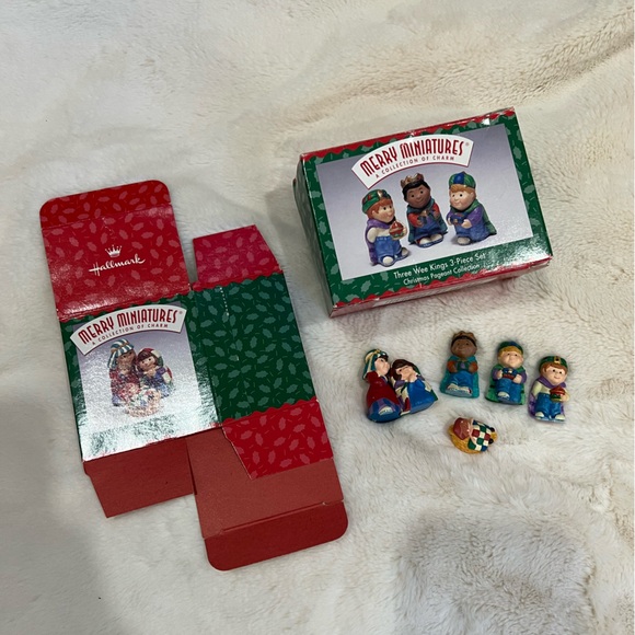 Hallmark Merry Miniatures Nativity Set - Picture 1 of 3